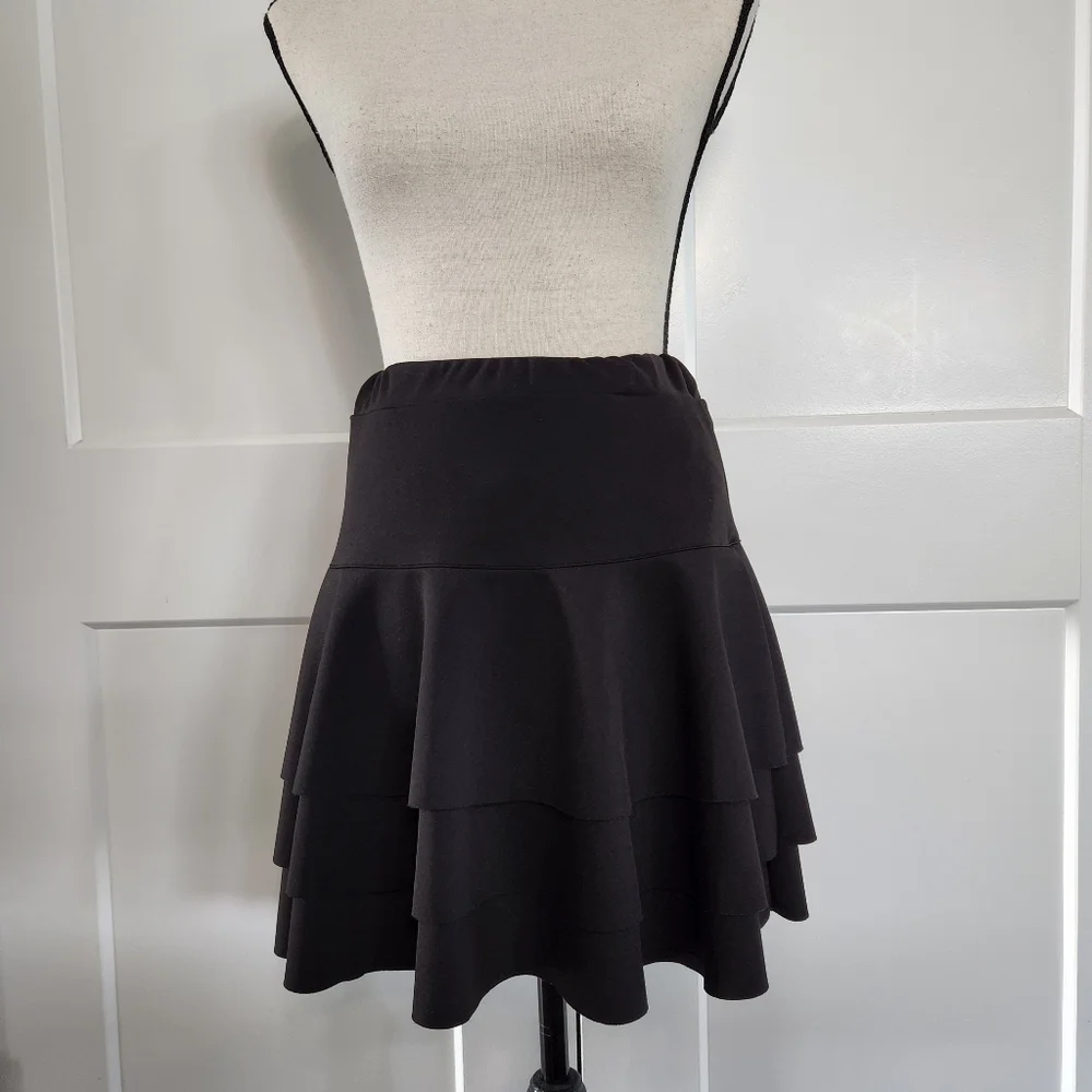 🍉 Black Skirt / Skort - Picture 2 of 4